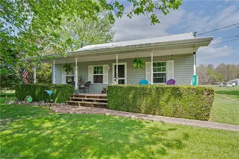 297 Hales Lndg, Elizabeth, WV 26143