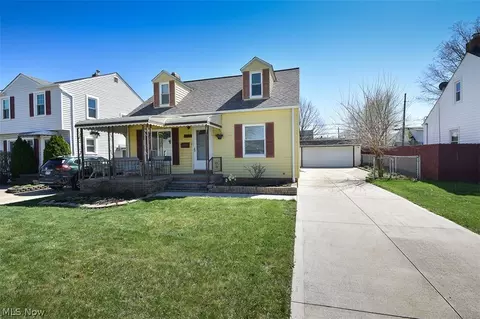 2929 Commonwealth Dr, Parma, OH 44134