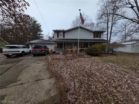 405 Windsor Dr, Mineral Wells, WV 26150