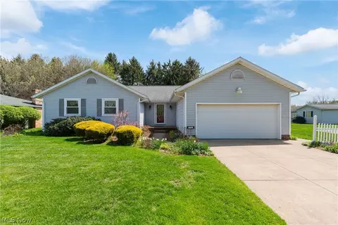 3757 Ramsey Dr, Uniontown, OH 44685