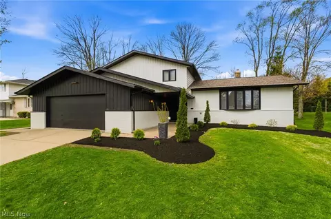 6344 Gale Dr, Seven Hills, OH 44131 photo 2