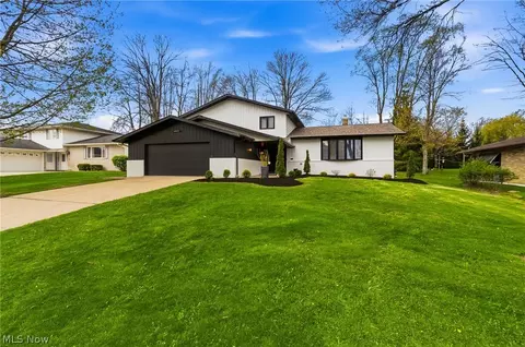 6344 Gale Dr, Seven Hills, OH 44131