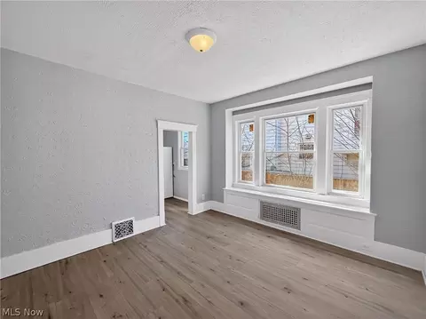 Living - 1850 E 32nd St, Lorain, OH 44055 photo 5 of 6