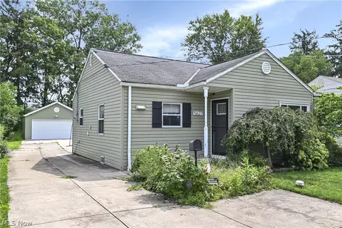 5627 Burns Rd, North Olmsted, OH 44070
