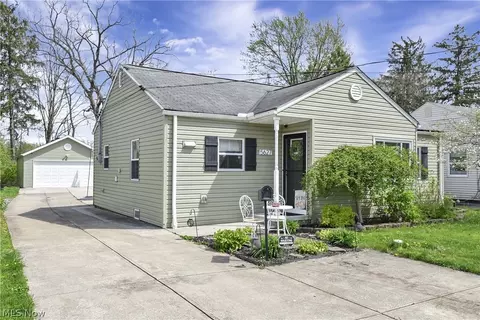 5627 Burns Rd, North Olmsted, OH 44070