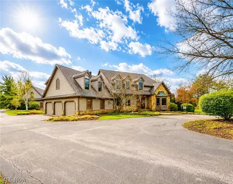 11205 Hampton Ridge Dr, Chardon, OH 44024