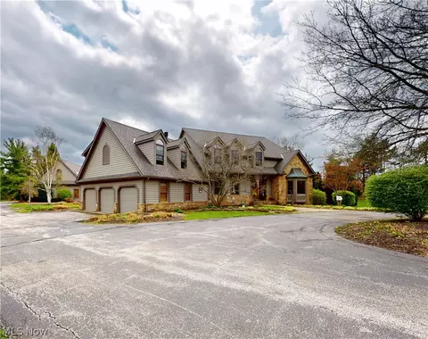 11205 Hampton Ridge Dr, Chardon, OH 44024