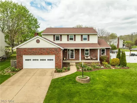 8811 Blitzen Rd NW, North Canton, OH 44720