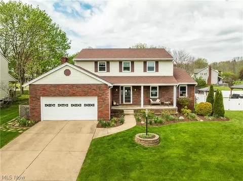 8811 Blitzen Rd NW, North Canton, OH 44720