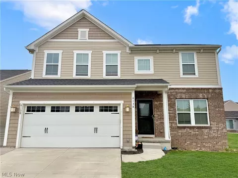 6138 E Meadow Farm Ln, Lorain, OH 44053