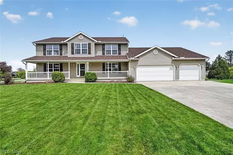 81 S Brookside Dr, Oak Harbor, OH 43449