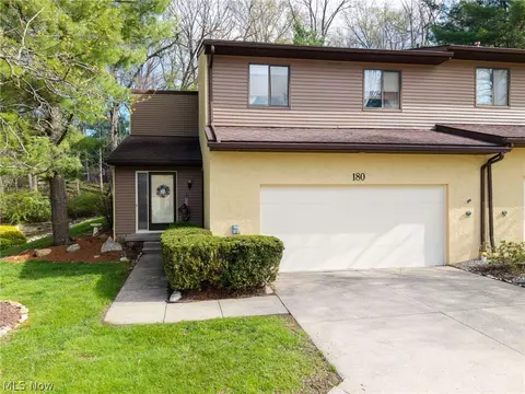 180 Lake Terrace Dr, Munroe Falls, OH 44262