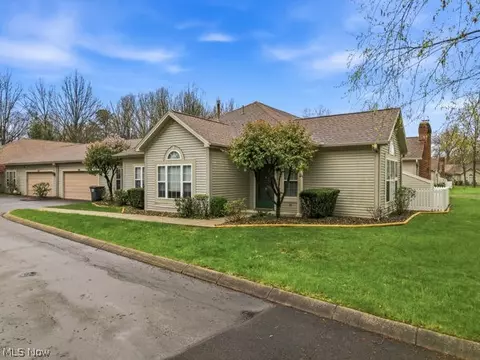 5 Hunters Woods Blvd #5A, Canfield, OH 44406