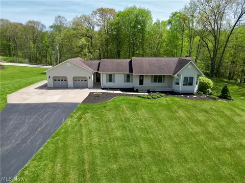 8600 Honeysuckle Dr, Dresden, OH 43821