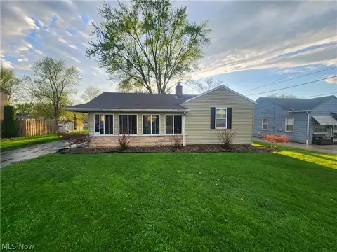 7352 Westview Dr, Youngstown, OH 44512