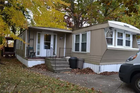 229 Lake Shore Ter, Warren, OH 44481