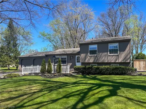 633 Laurelwood Dr SE, Warren, OH 44484