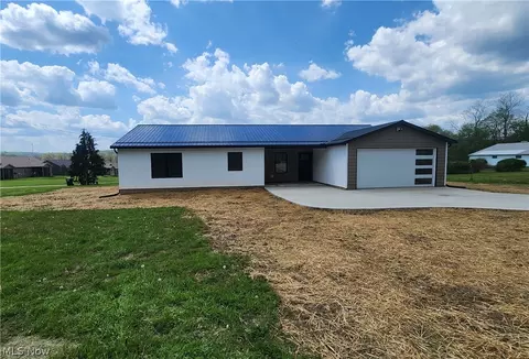 3190 Eastport Rd SE, Dennison, OH 44621