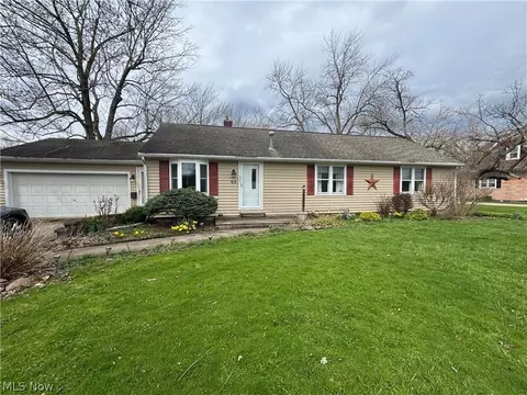 43 N Poplar St, Jefferson, OH 44047