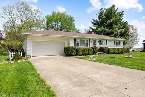 792 Hillcrest Dr, Wadsworth, OH 44281