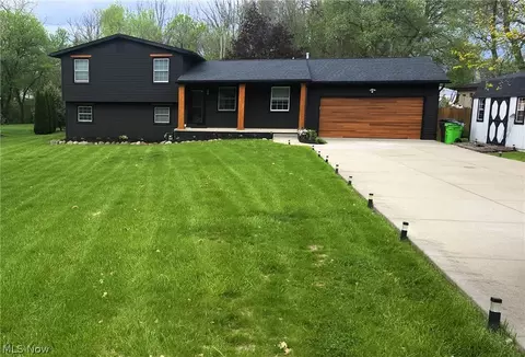 3525 Balsamwood Blvd NW, Uniontown, OH 44685