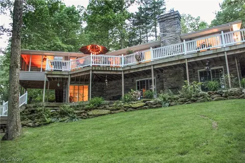 2594 W Buckhorn Dr, Millersburg, OH 44654