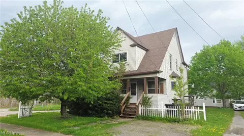 1103 High St NE, Warren, OH 44483