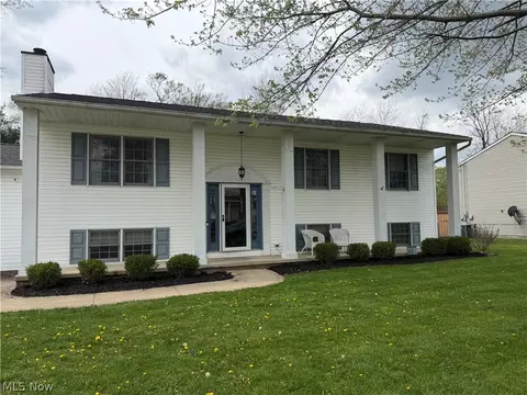 1157 Sturbridge Dr, Louisville, OH 44641