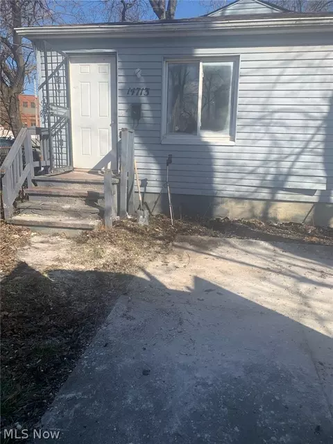 14713 Pepper Ave, Cleveland, OH 44110
