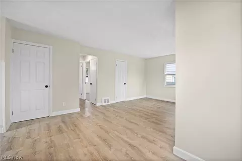 624 Eastern Heights Blvd, Elyria, OH 44035 photo 5