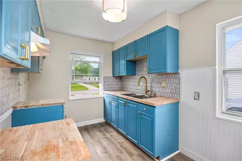 624 Eastern Heights Blvd, Elyria, OH 44035 photo 10