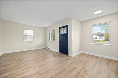 624 Eastern Heights Blvd, Elyria, OH 44035 photo 3