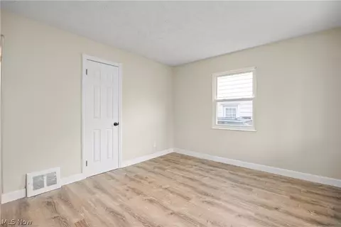 624 Eastern Heights Blvd, Elyria, OH 44035 photo 9