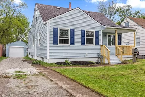 Exterior - 624 Eastern Heights Blvd, Elyria, OH 44035 photo 2 of 7