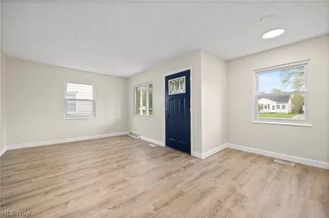 Living - 624 Eastern Heights Blvd, Elyria, OH 44035 photo 1 of 5