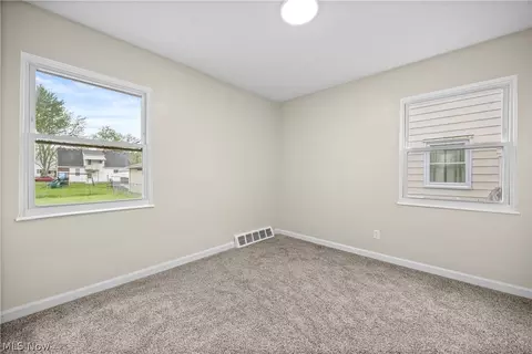 Bedroom - 624 Eastern Heights Blvd, Elyria, OH 44035 photo 5 of 8