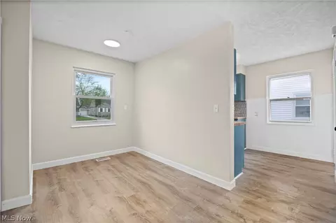 624 Eastern Heights Blvd, Elyria, OH 44035 photo 4