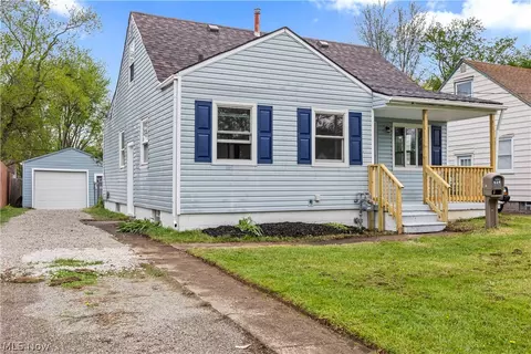 624 Eastern Heights Blvd, Elyria, OH 44035 photo 2