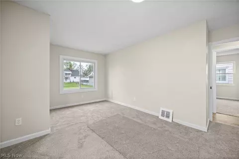 Bedroom - 624 Eastern Heights Blvd, Elyria, OH 44035 photo 2 of 8