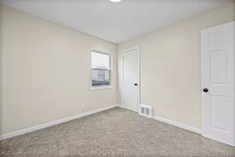 Bedroom - 624 Eastern Heights Blvd, Elyria, OH 44035 photo 6 of 8