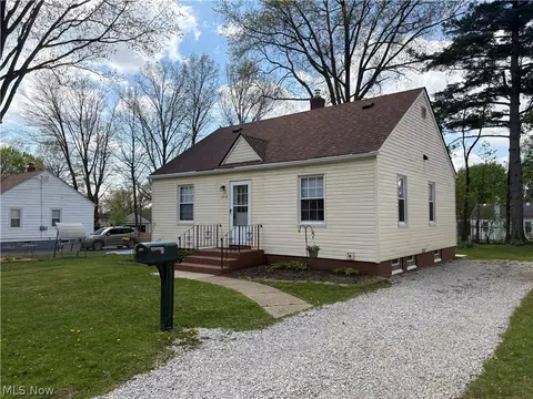 1216 Hardesty Blvd, Akron, OH 44320