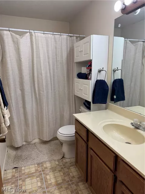 Bath - 1438 Loop Rd, Kent, OH 44240 photo 3 of 3