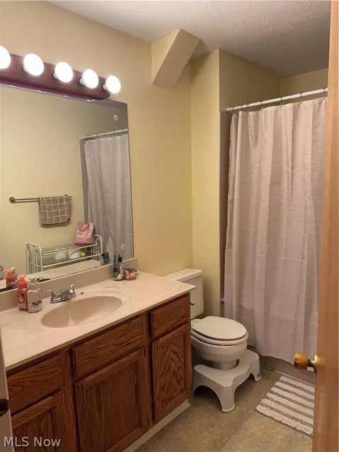 Bath - 1438 Loop Rd, Kent, OH 44240 photo 2 of 3