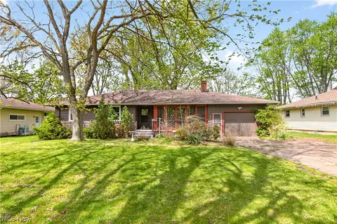 39568 Carol Ln, Elyria, OH 44035