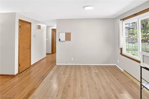 39568 Carol Ln, Elyria, OH 44035 photo 7