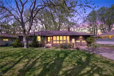 39568 Carol Ln, Elyria, OH 44035 photo 2