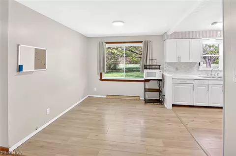 39568 Carol Ln, Elyria, OH 44035 photo 9
