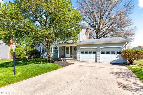 960 Red Oak Cir, Medina, OH 44256