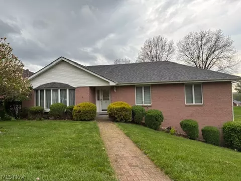 201 Highland Hills Dr, Follansbee, WV 26037