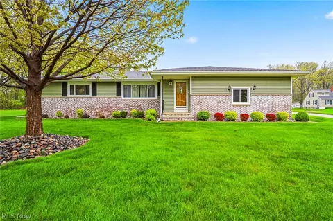 2531 Burlingham Dr, Ashtabula, OH 44004